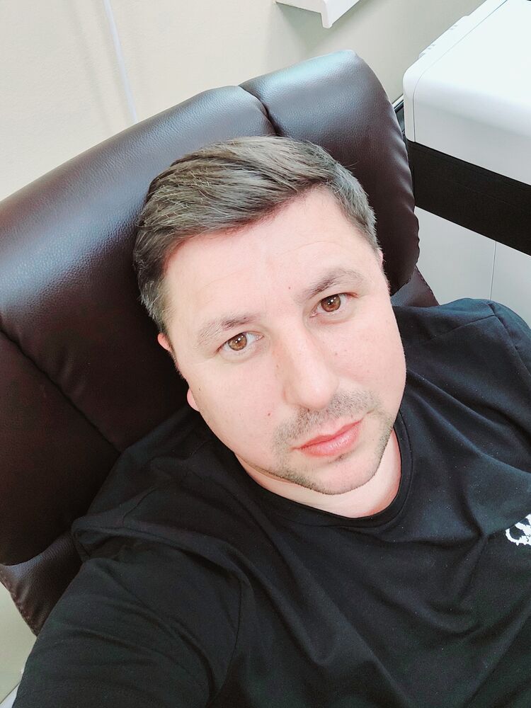  52180967  Erik, 39 ,    