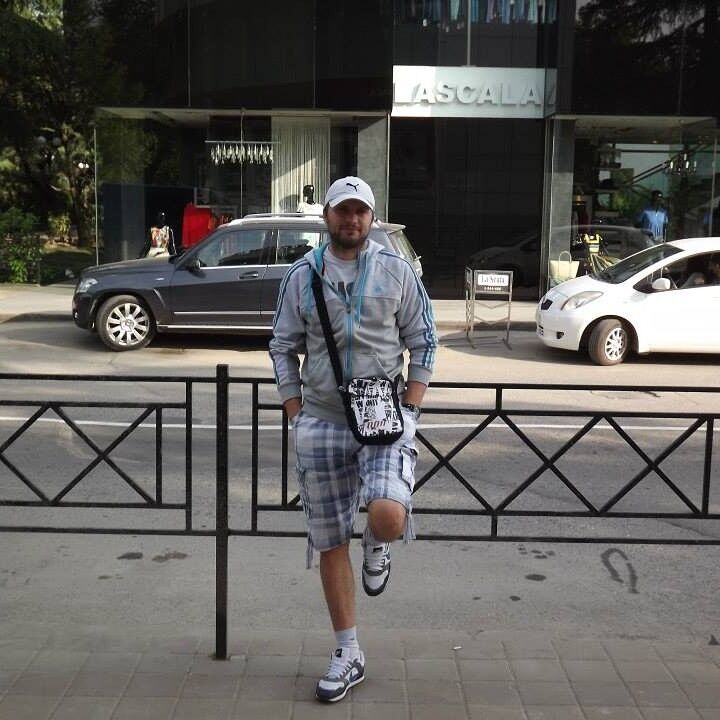  4853347  Bojan, 41 ,    