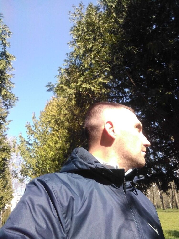  22780167  Serhiy, 37 ,    