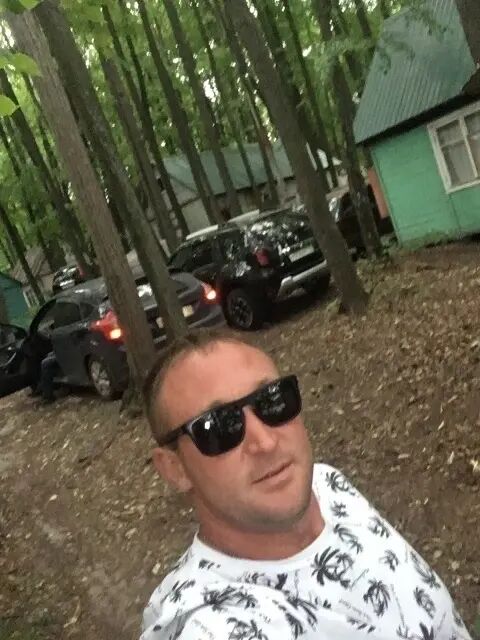   ,   Eduard, 40 ,   ,   