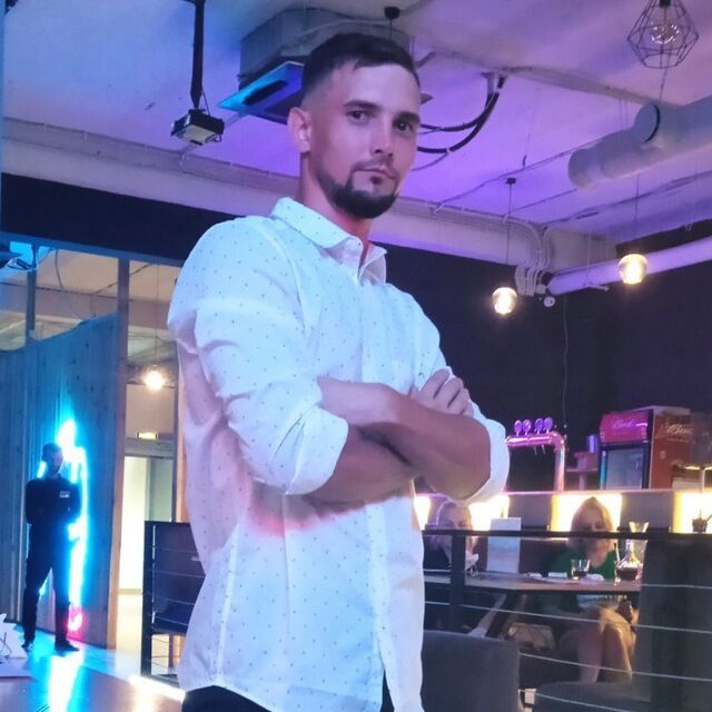  35792077  David, 27 ,    