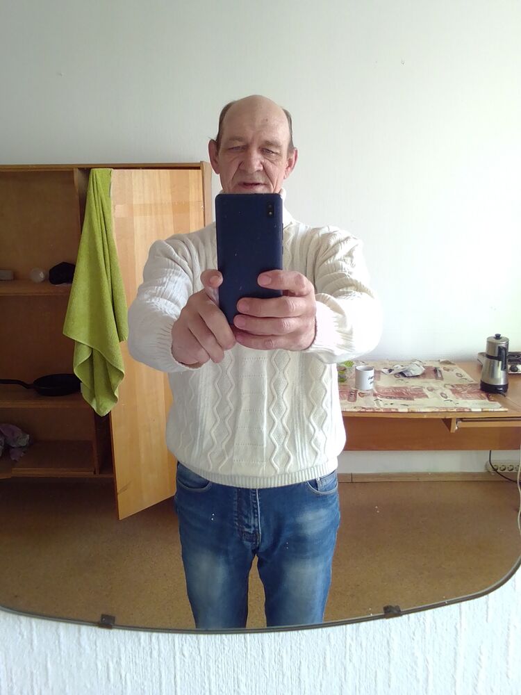  26310937  Oleg, 55 ,    