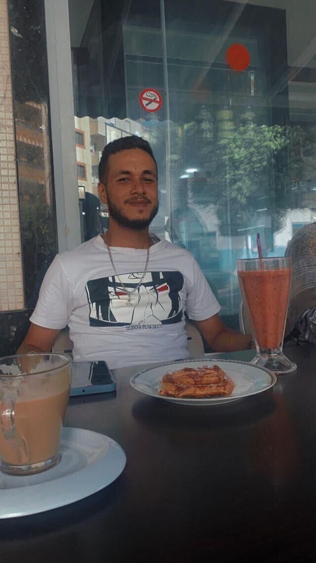  ,   Yassine, 25 ,   ,   