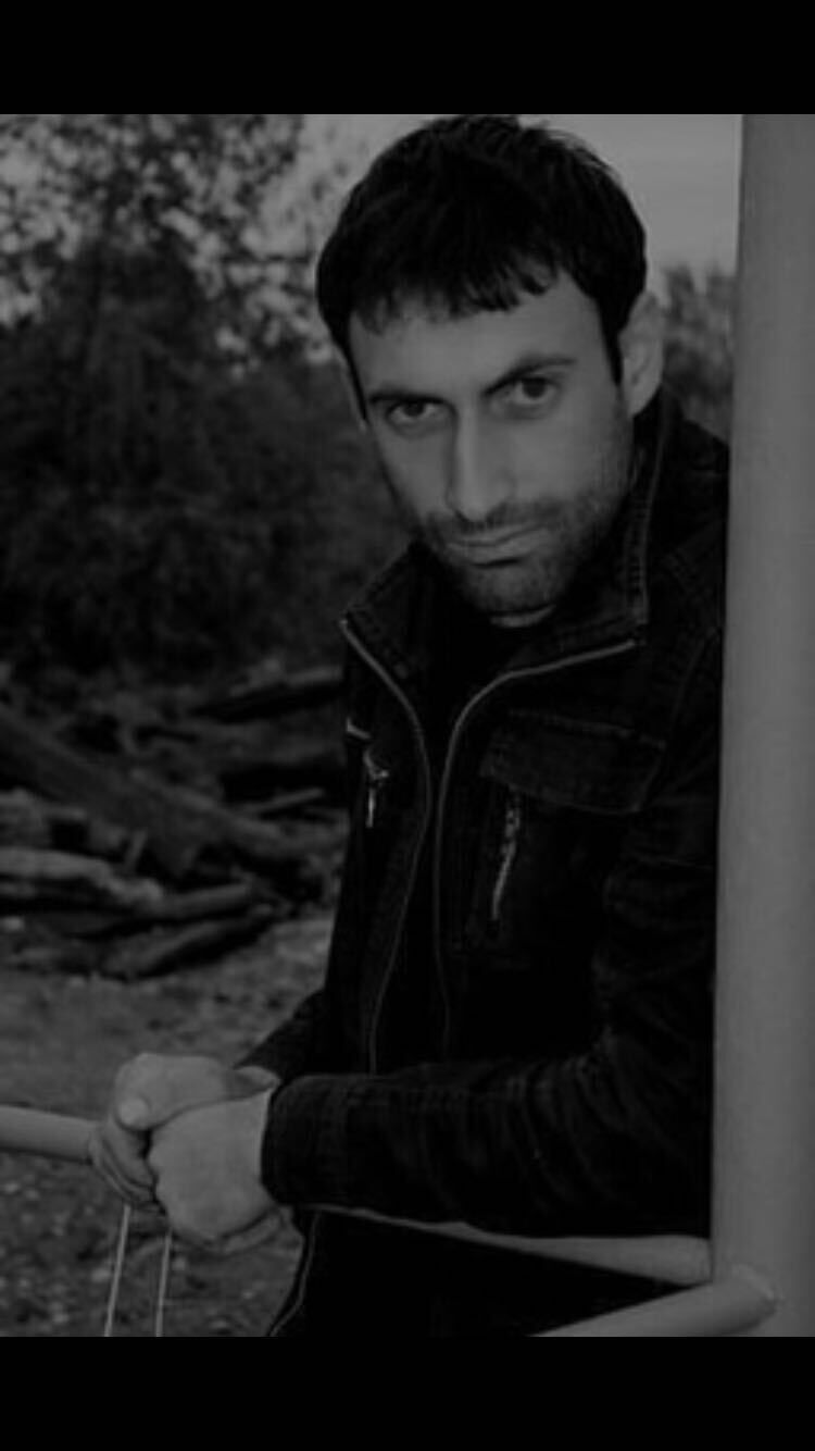  34676137  Artur, 25 ,    