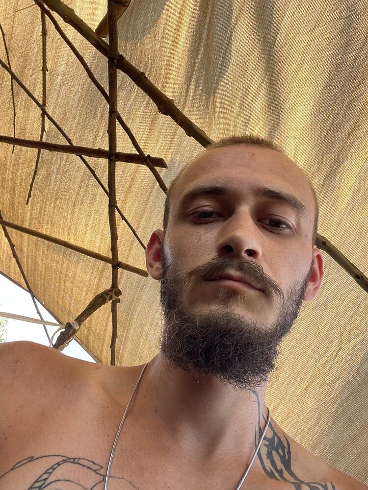  ,   Tommy, 21 ,   ,   