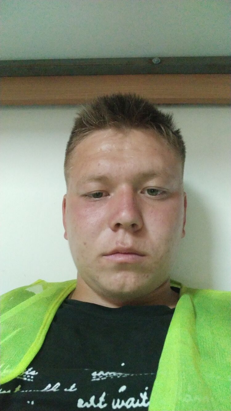  27488757  Maksim, 22 ,    