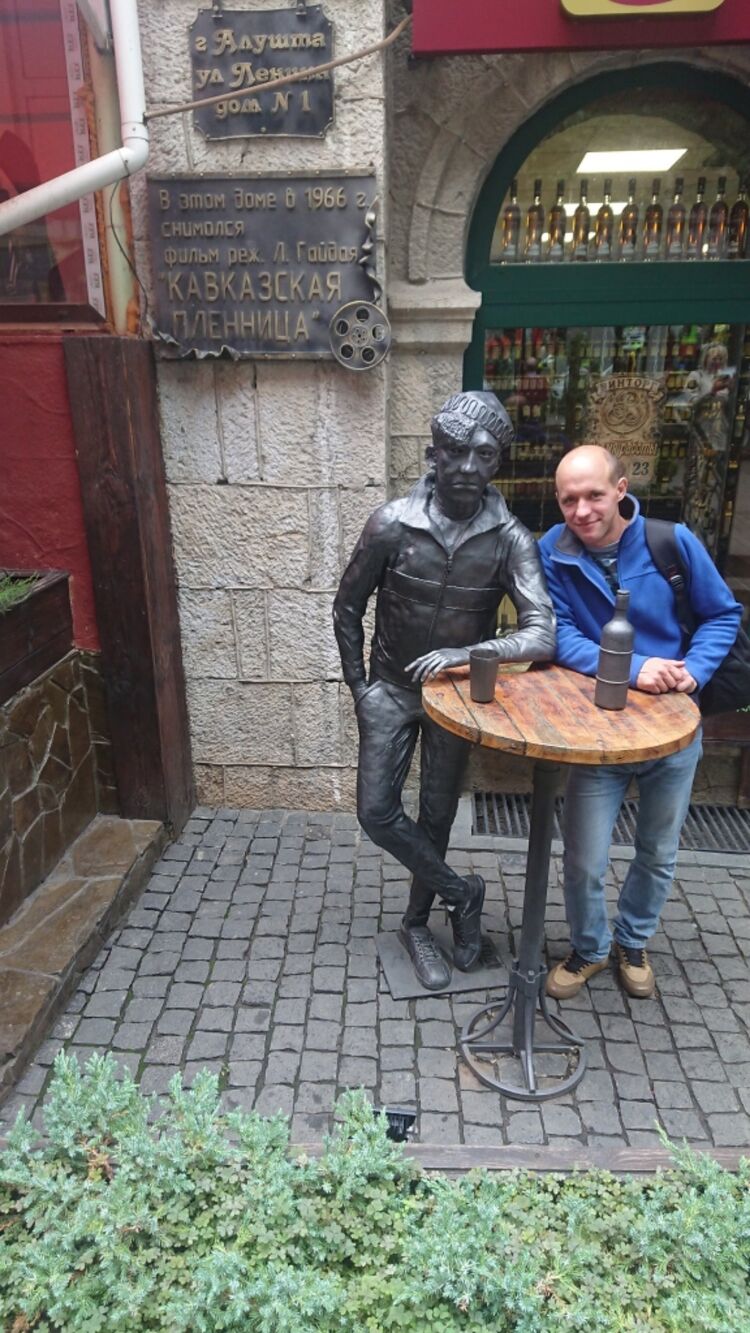  48002427  Mikhail, 37 ,     