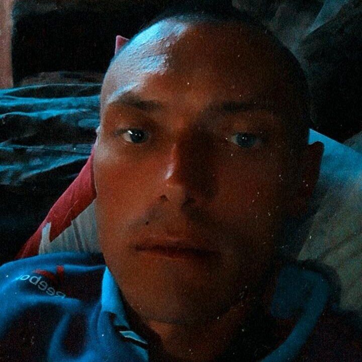  23193257  Konstantin, 40 ,    