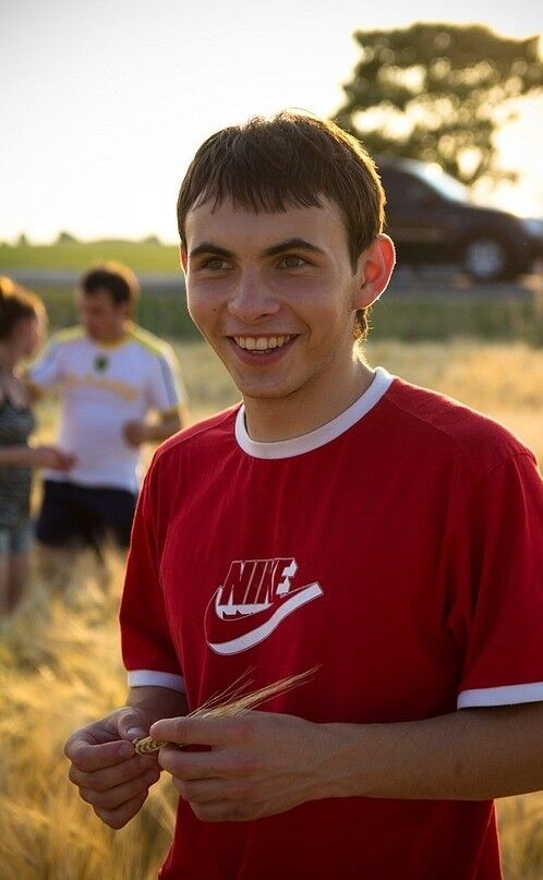  4076897  Ruslaaan, 32 ,    