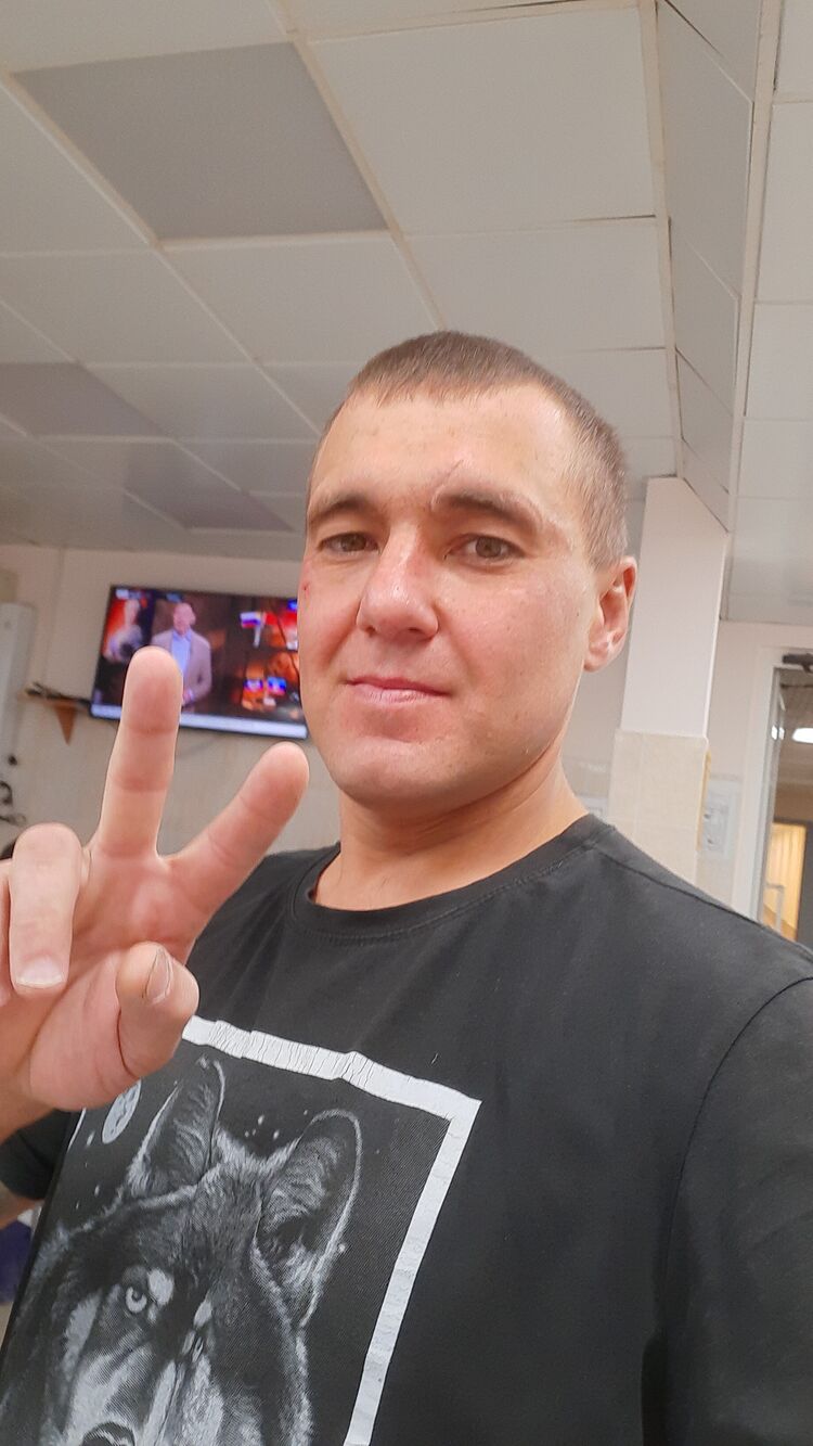  46132297  Boris, 37 ,    