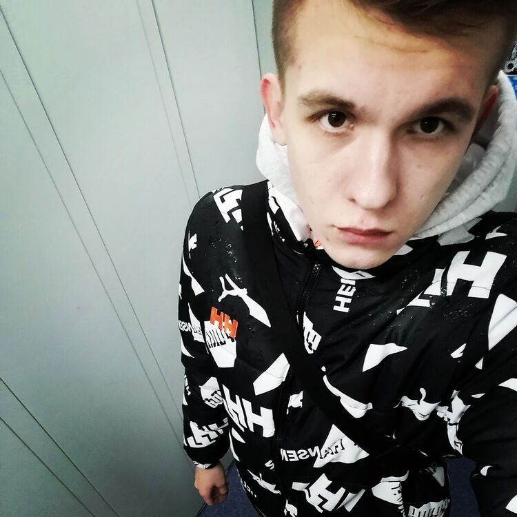  22207397  Andrey, 25 ,    
