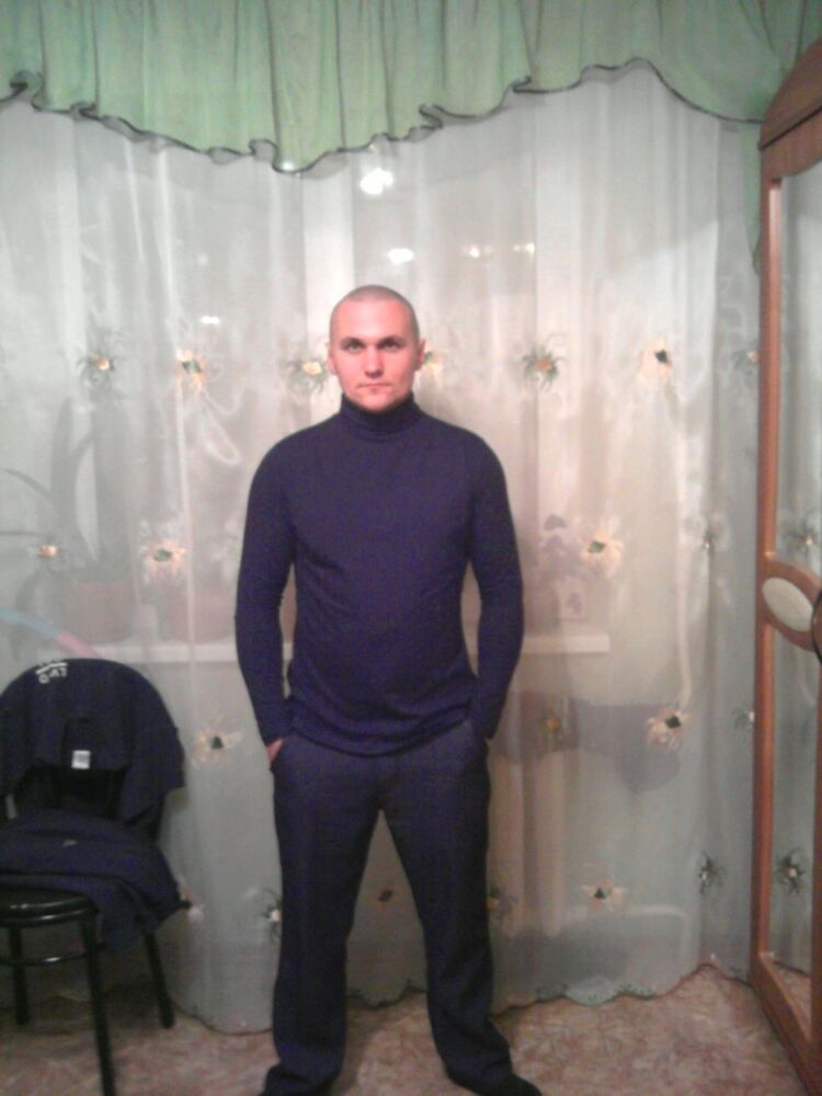  ,   Viktor, 37 ,  