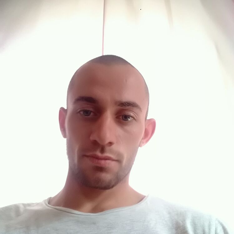  19613887  Pavel, 30 ,    