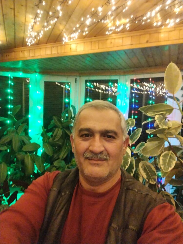  47283827  Elnur, 49 ,    