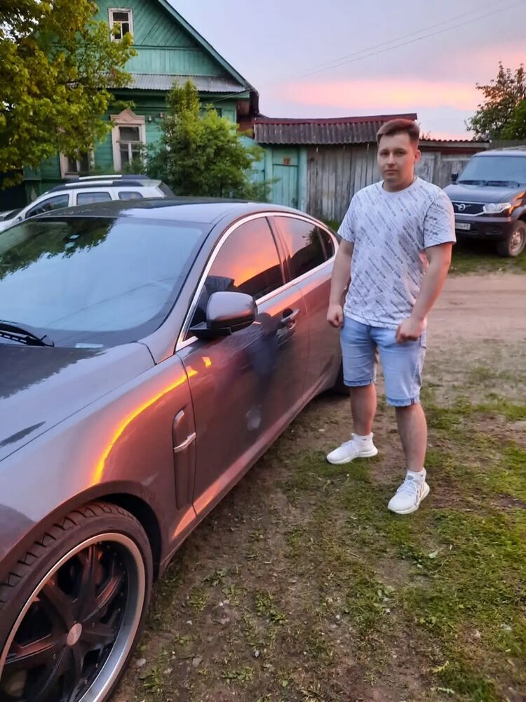  32563737  Konstantin, 25 ,     