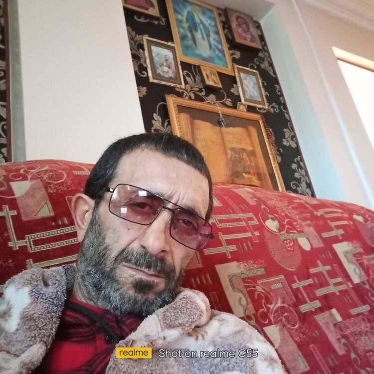  42417437  Armen, 50 ,    