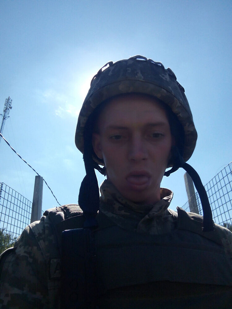  21100717  Maks, 27 ,    