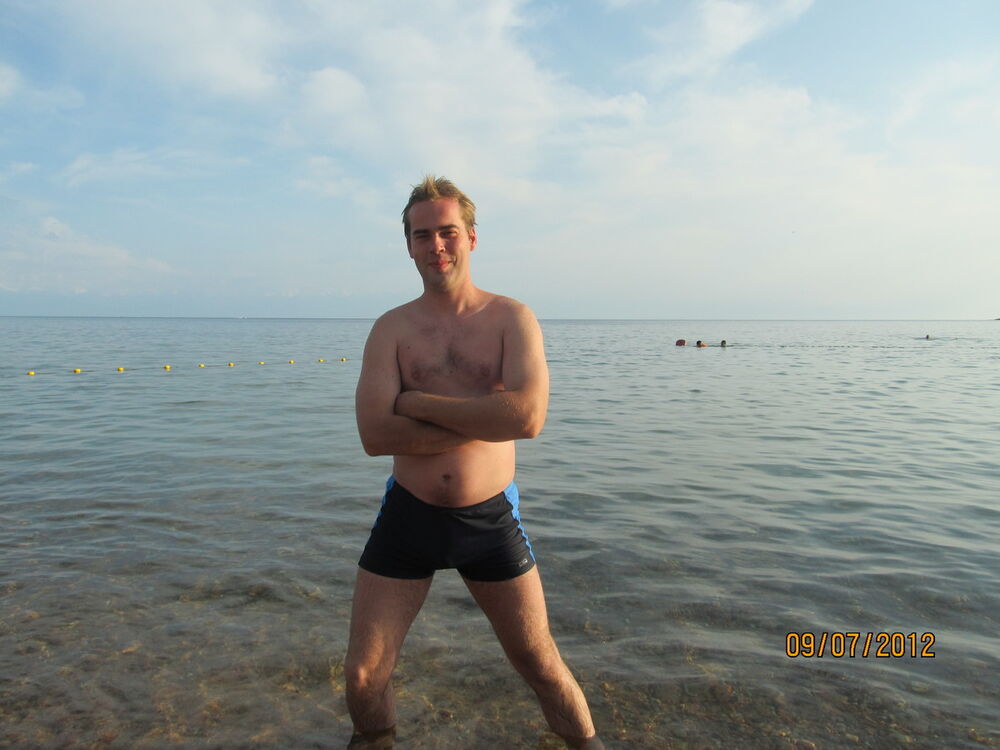  5862537  Poul, 43 ,    