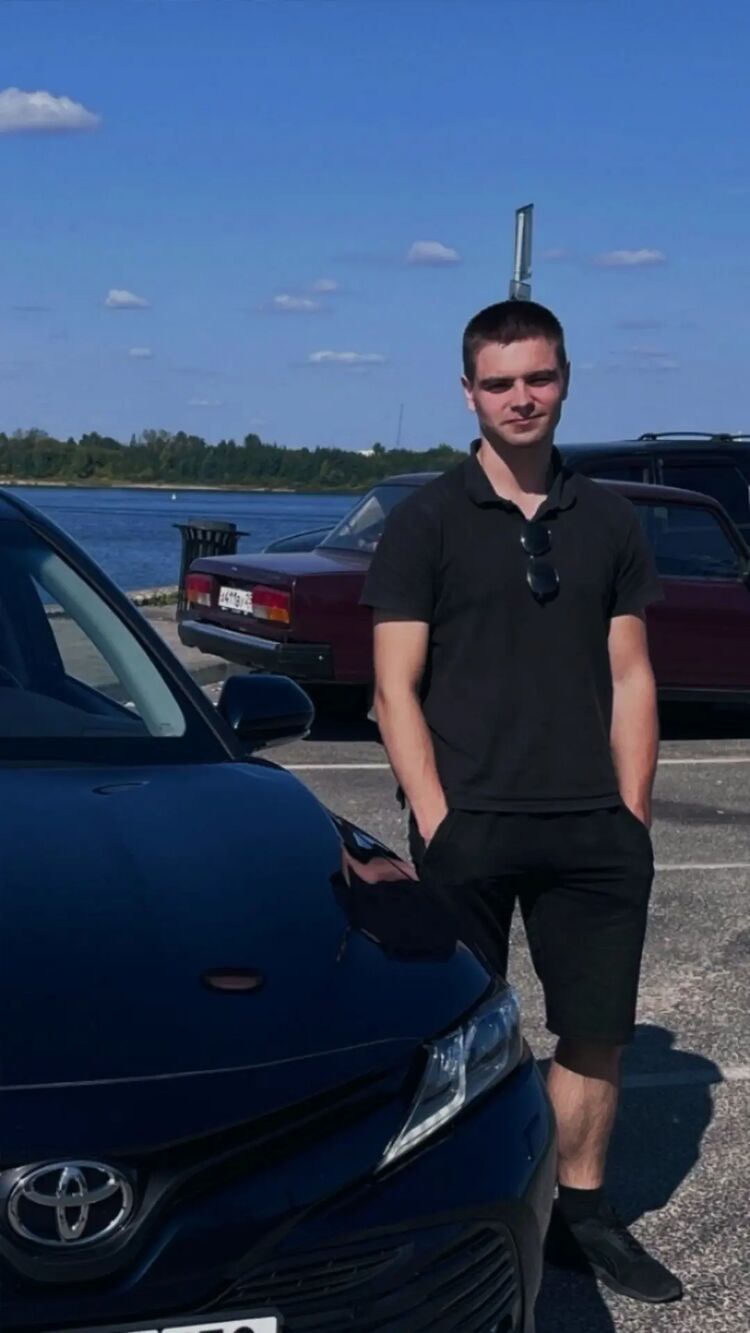 52303397  Yury, 24 ,     