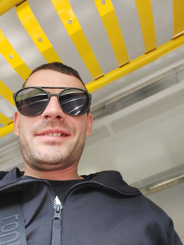  26381437  Andrey, 39 ,    
