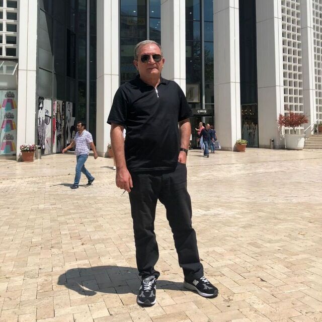  31632187  Zura, 48 ,    