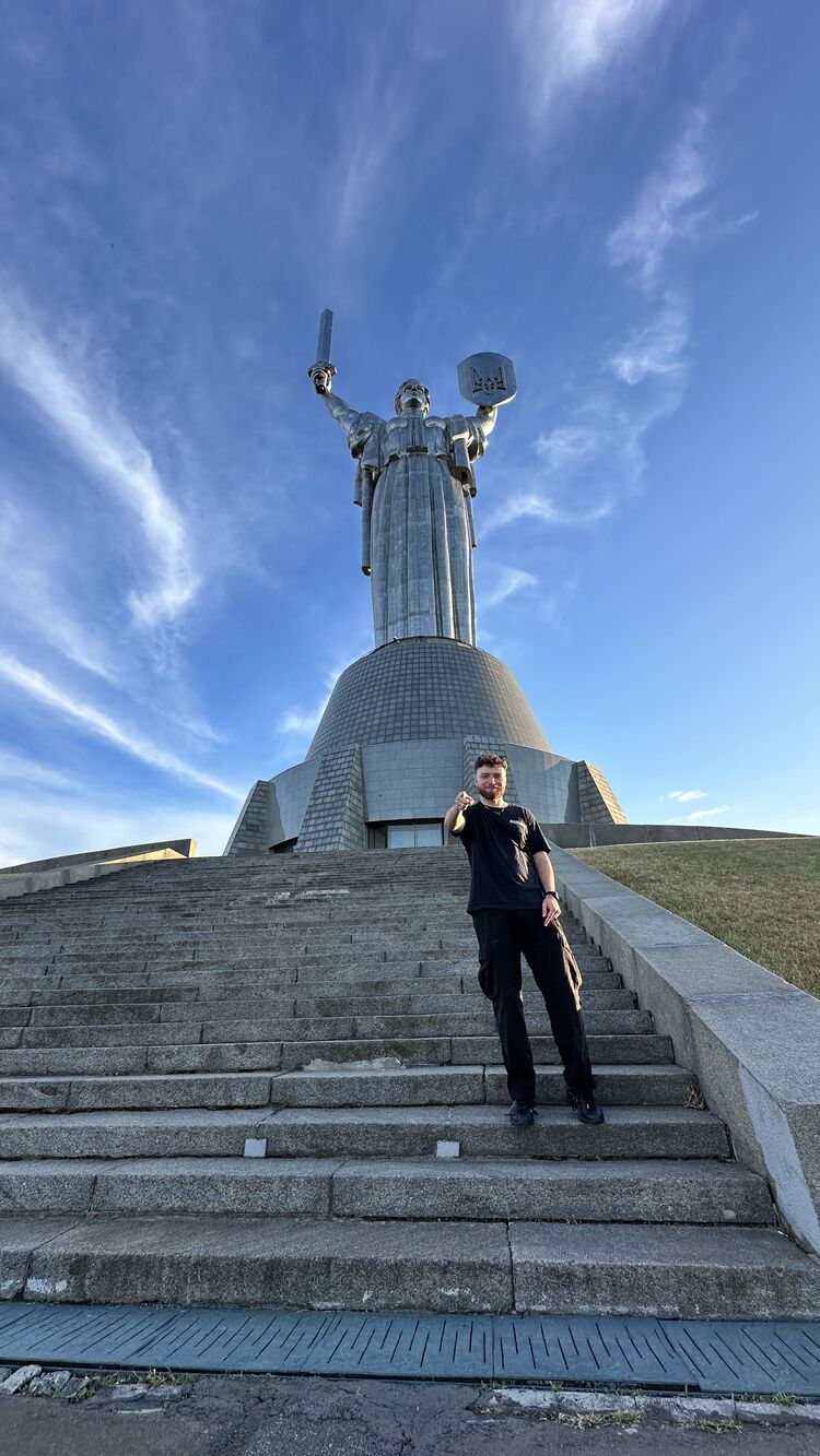  43659067  Maksym, 23 ,    