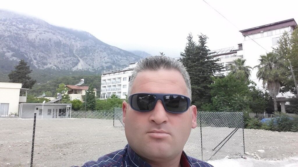  15981237  Deniz, 44 ,    