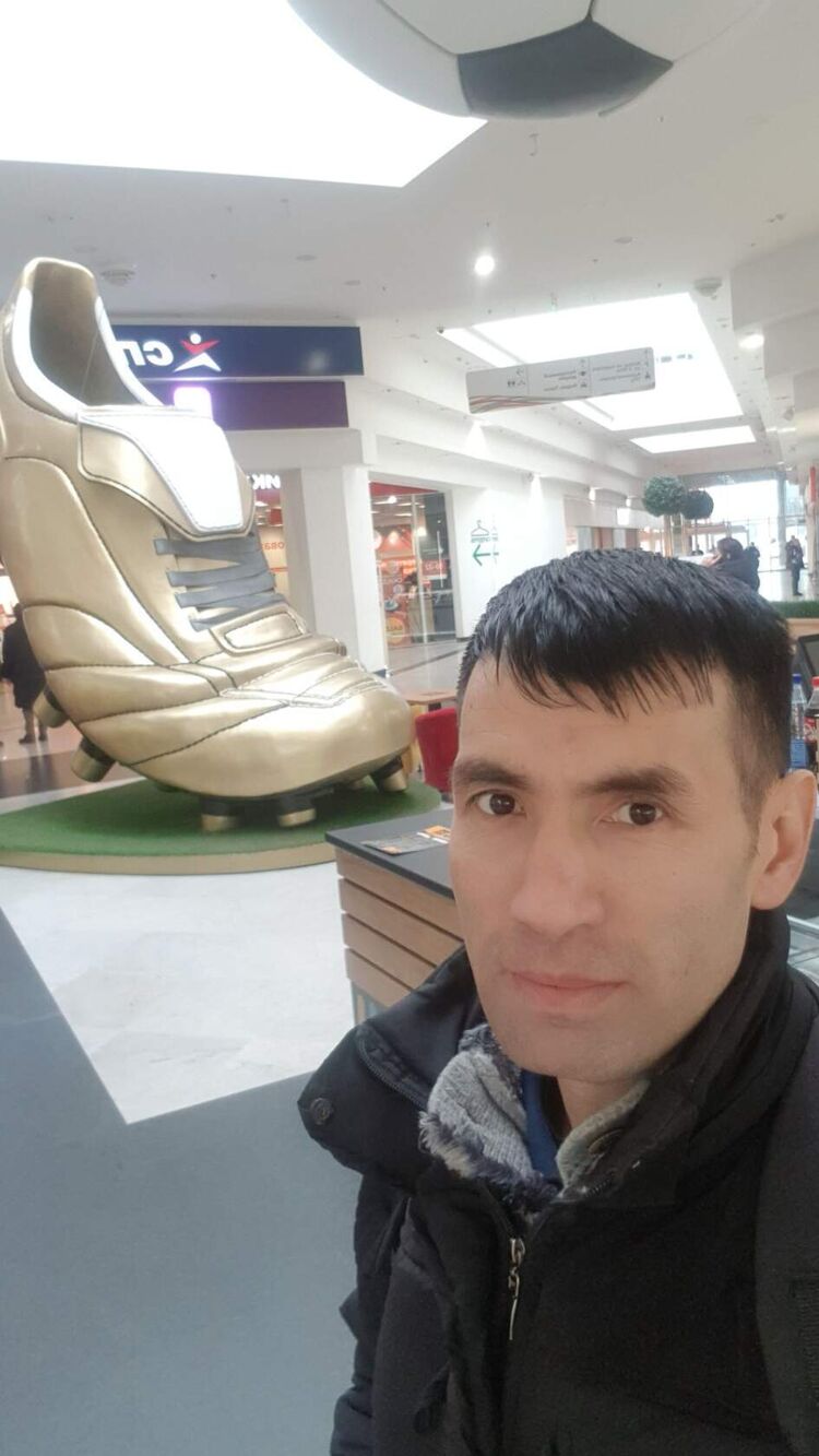  44003147  Komiljon, 38 ,    