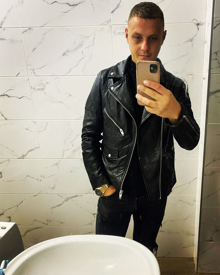  40087197  Andriy, 32 ,    