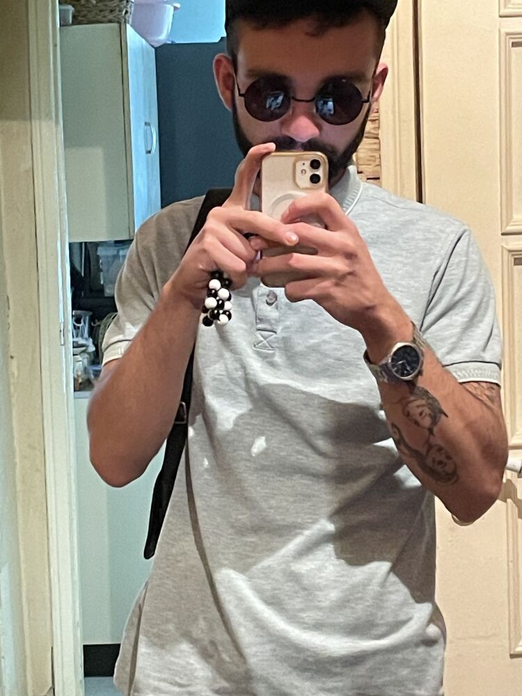  38709607  Hrach, 25 ,    