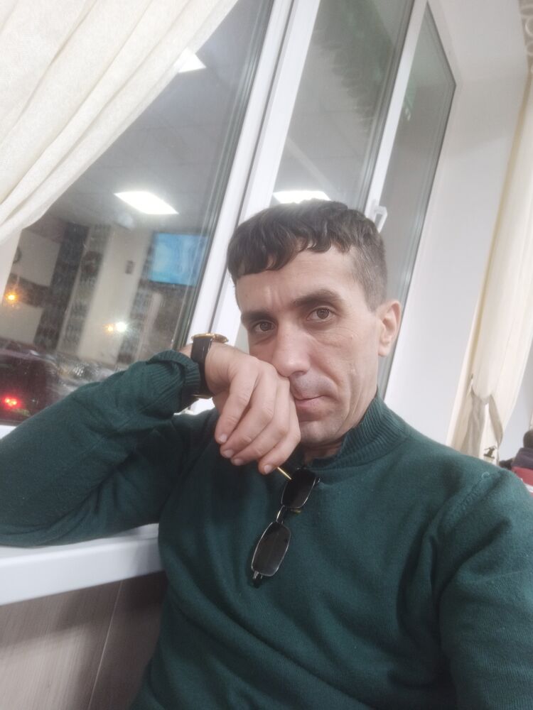  48435817  Artur, 31 ,    