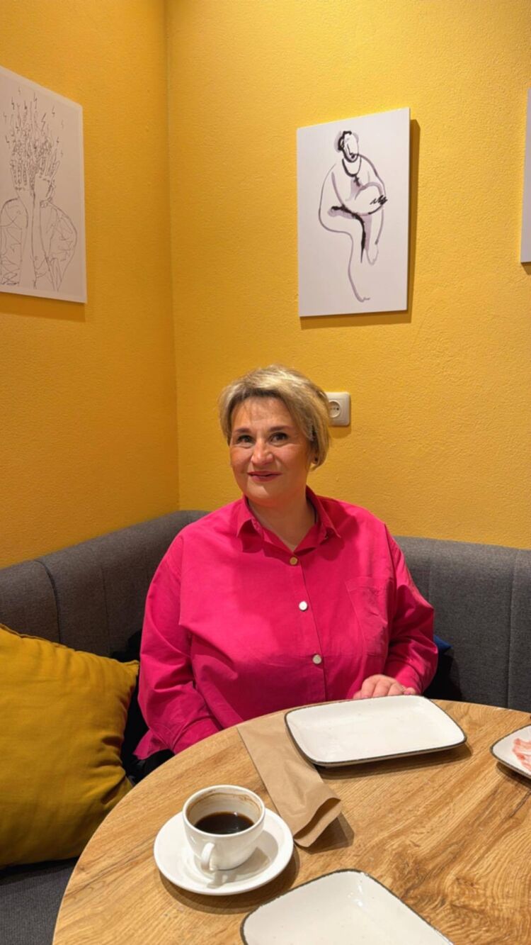  51198247  Diana, 53 ,    
