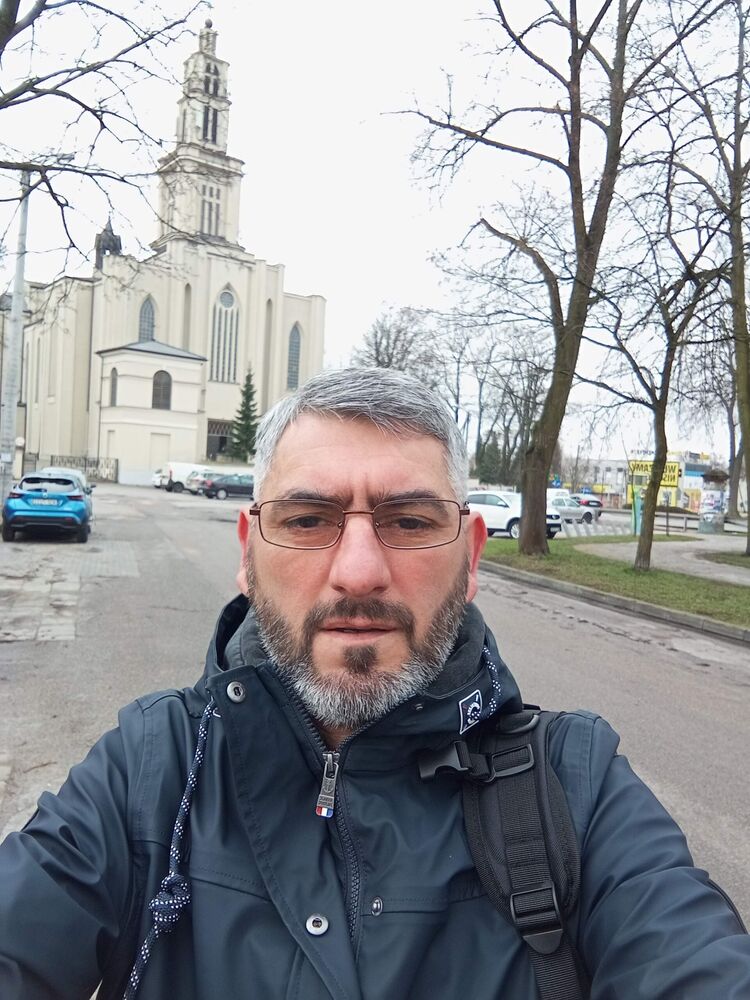 51573107  Malkhaz, 46 ,    