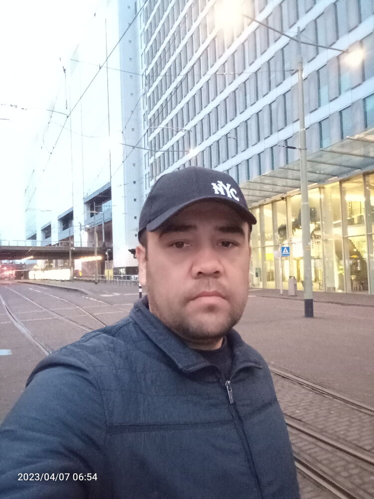  34401337  Jurabek, 40 ,    