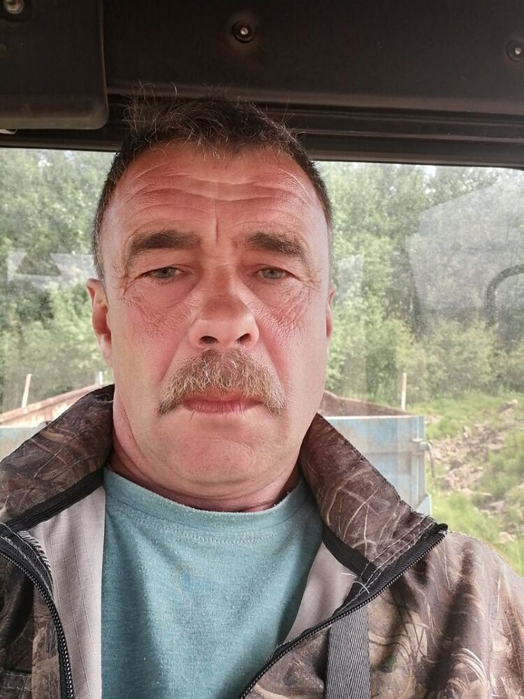  44182297  Yury, 61 ,    