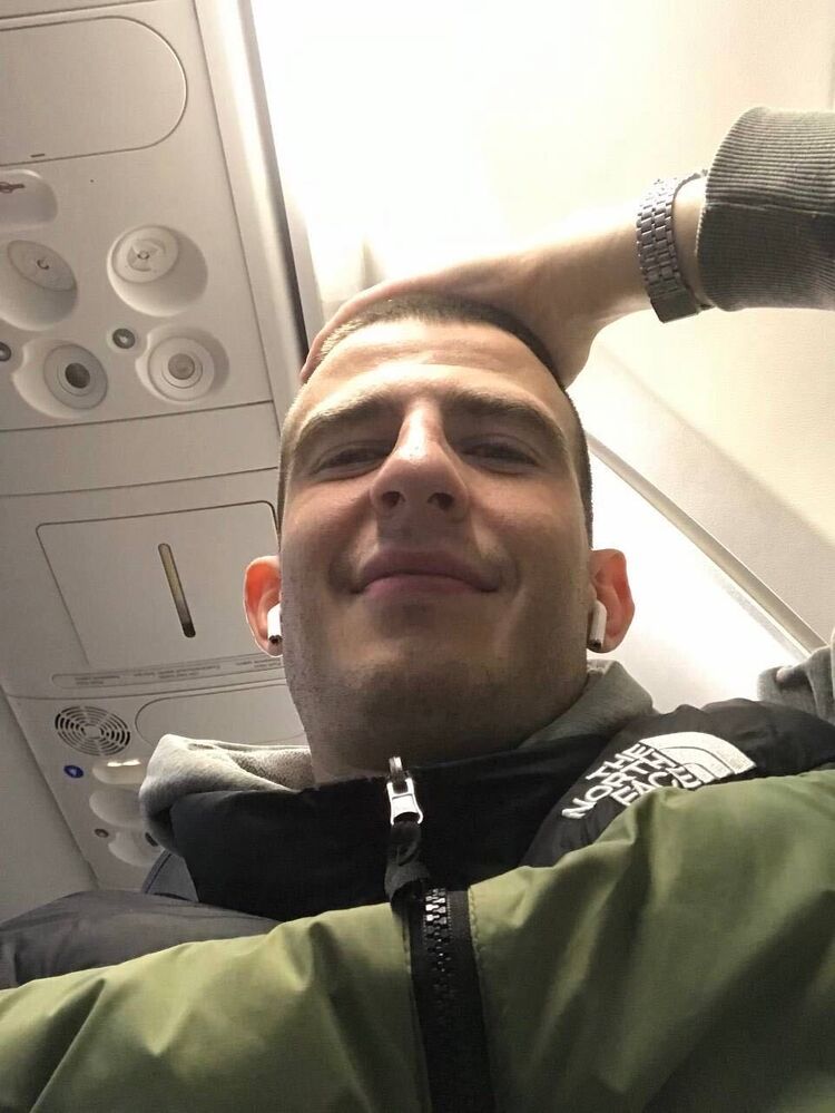  53334397  Stanislav, 26 ,     