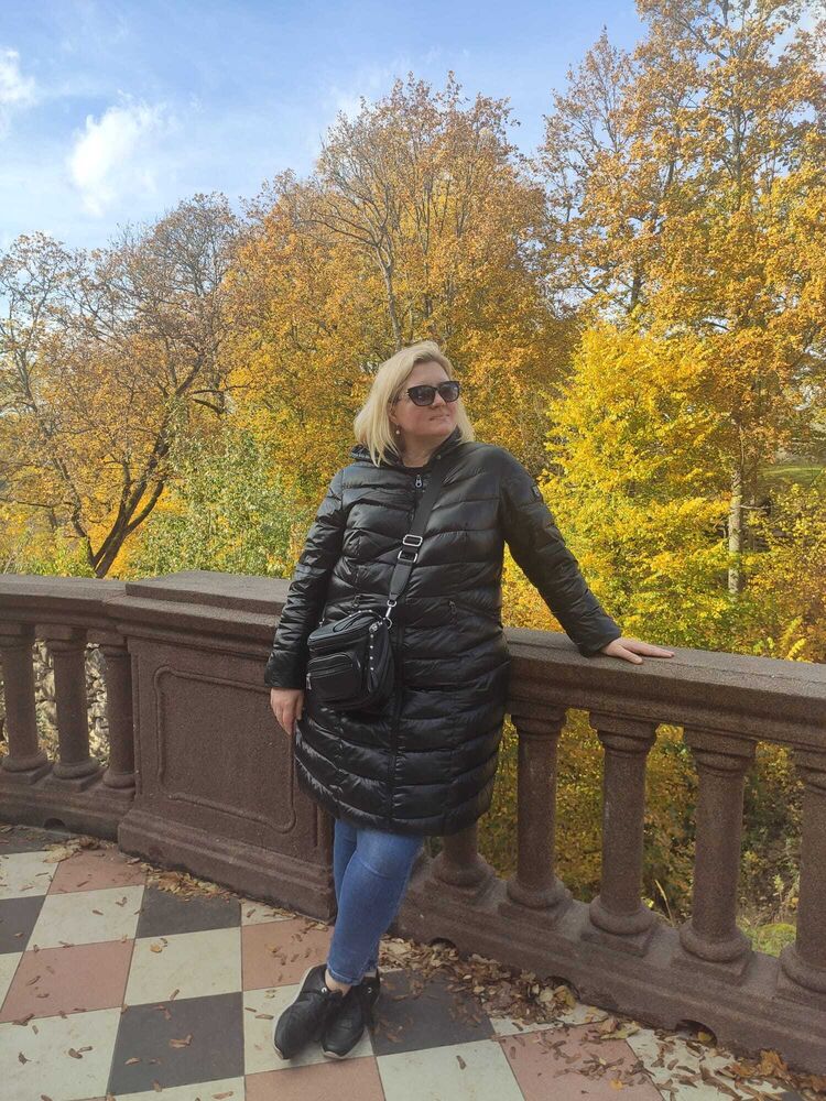  36271607  Ilona, 46 ,    