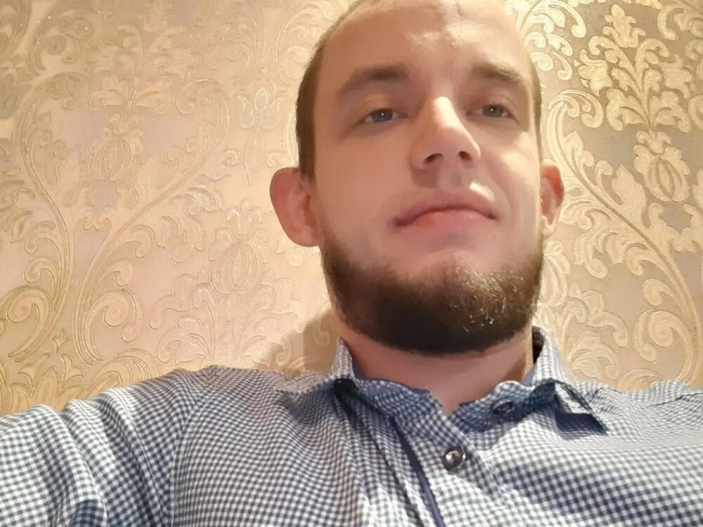  46924857  Alexander, 30 ,    