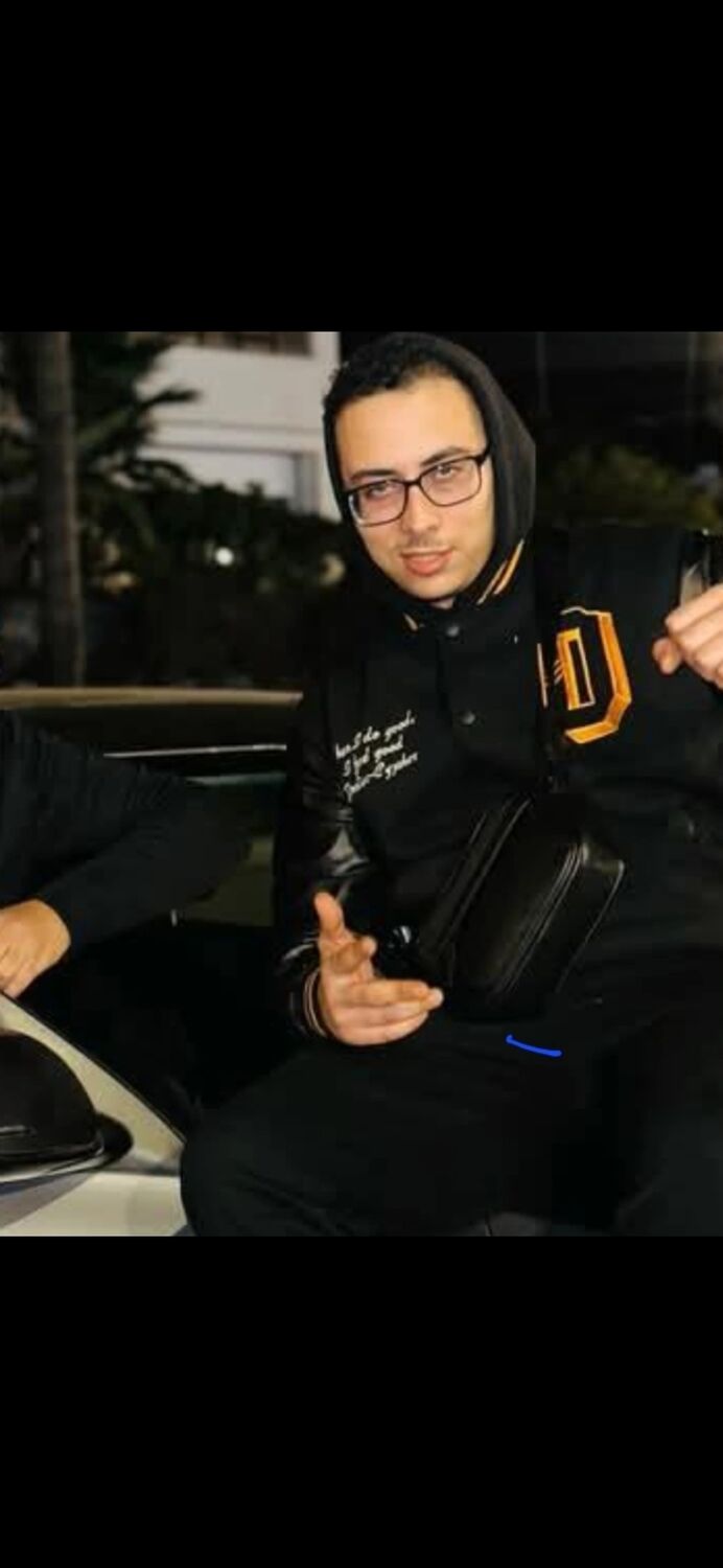  50257857  Ak, 26 ,    West Wycombe