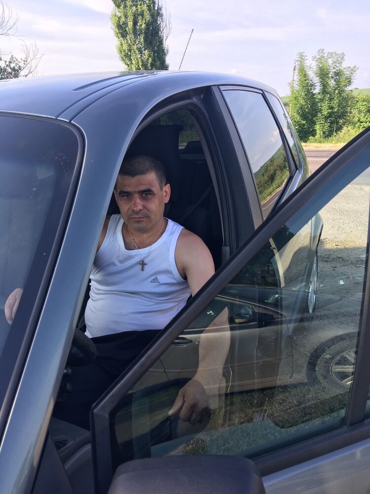  16446567  Igor, 43 ,    