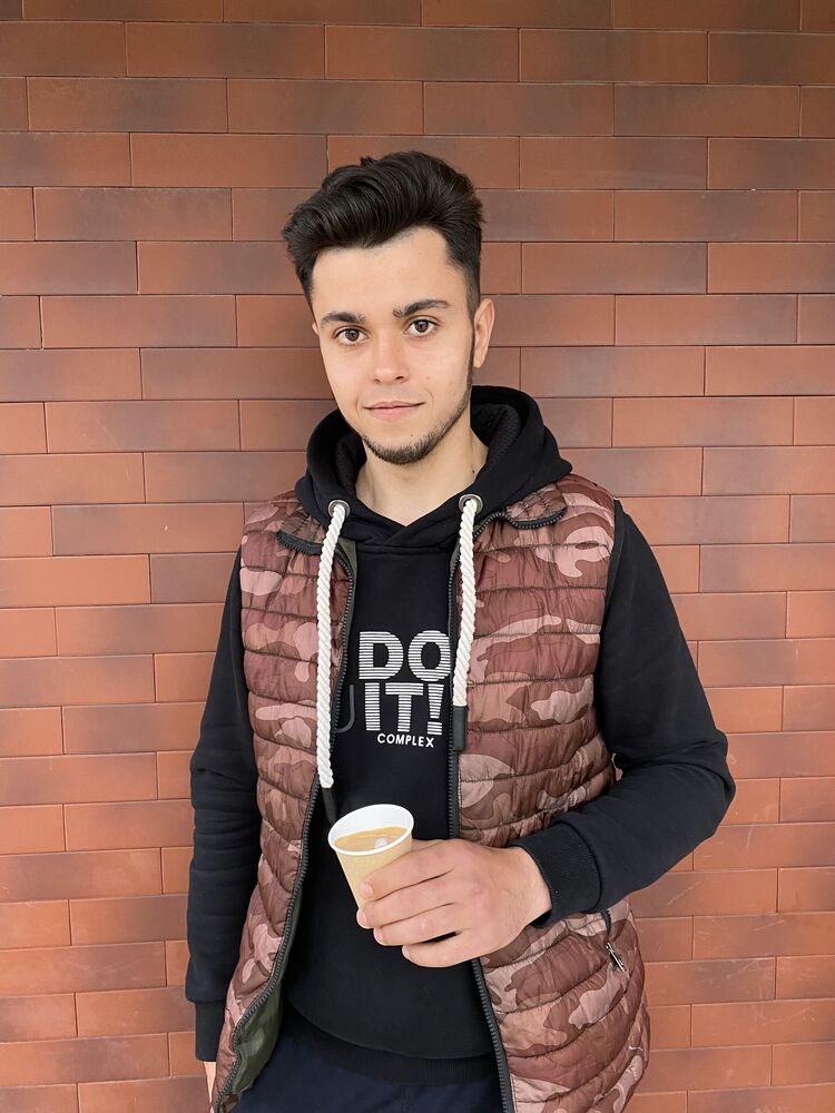  Charenton-le-Pont,   Alexandru, 25 ,   ,   