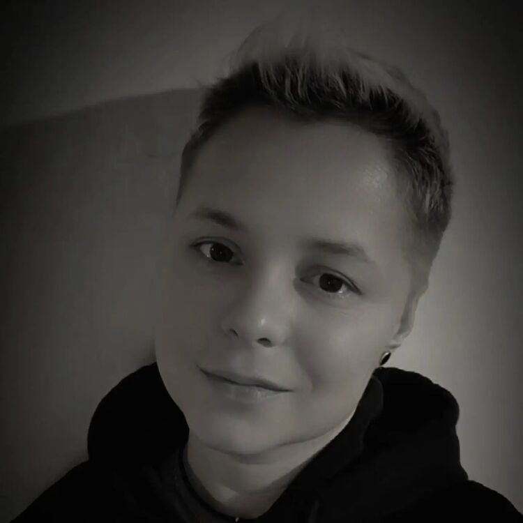  54738277  Redfoxik, 40 ,    