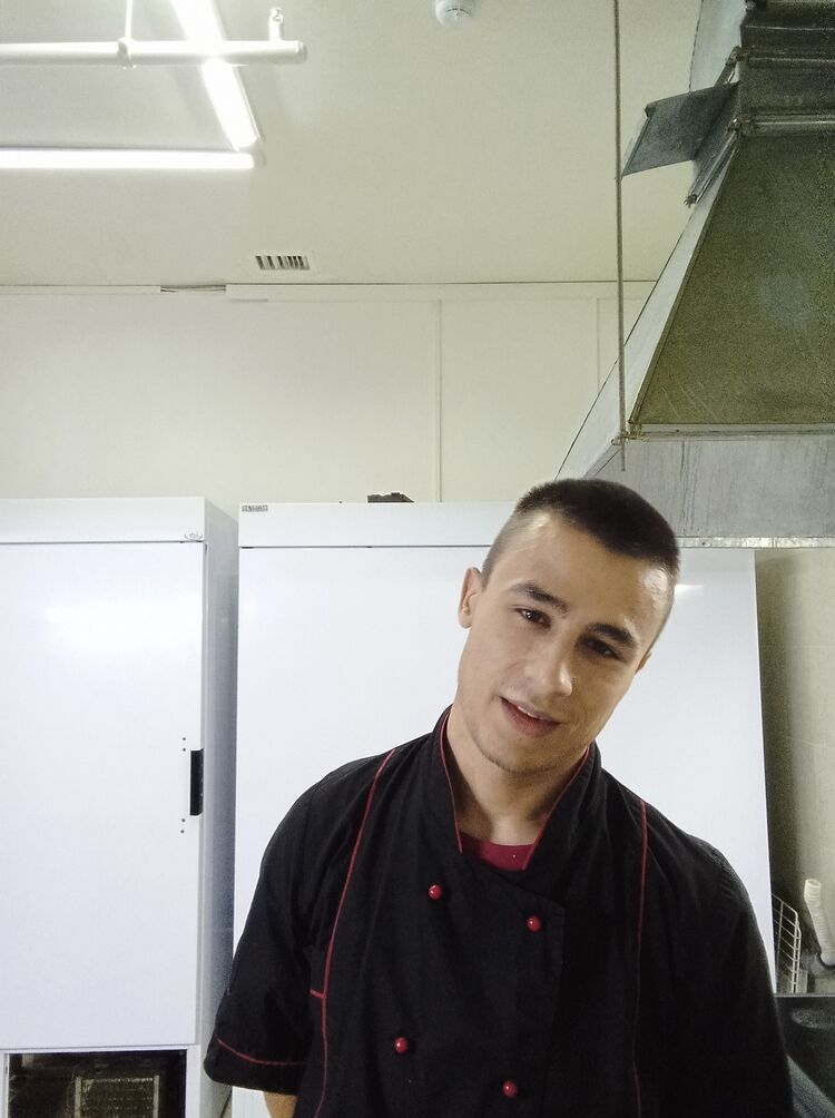  31573217  Artem, 25 ,    