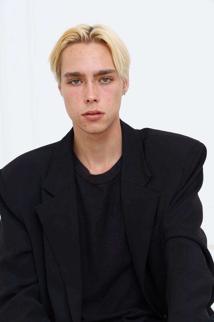  ,   Alex, 21 ,     , c , 