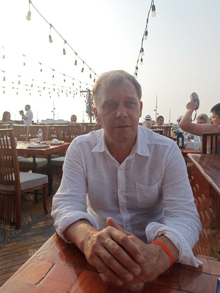  48280347  Vladimir, 57 ,    