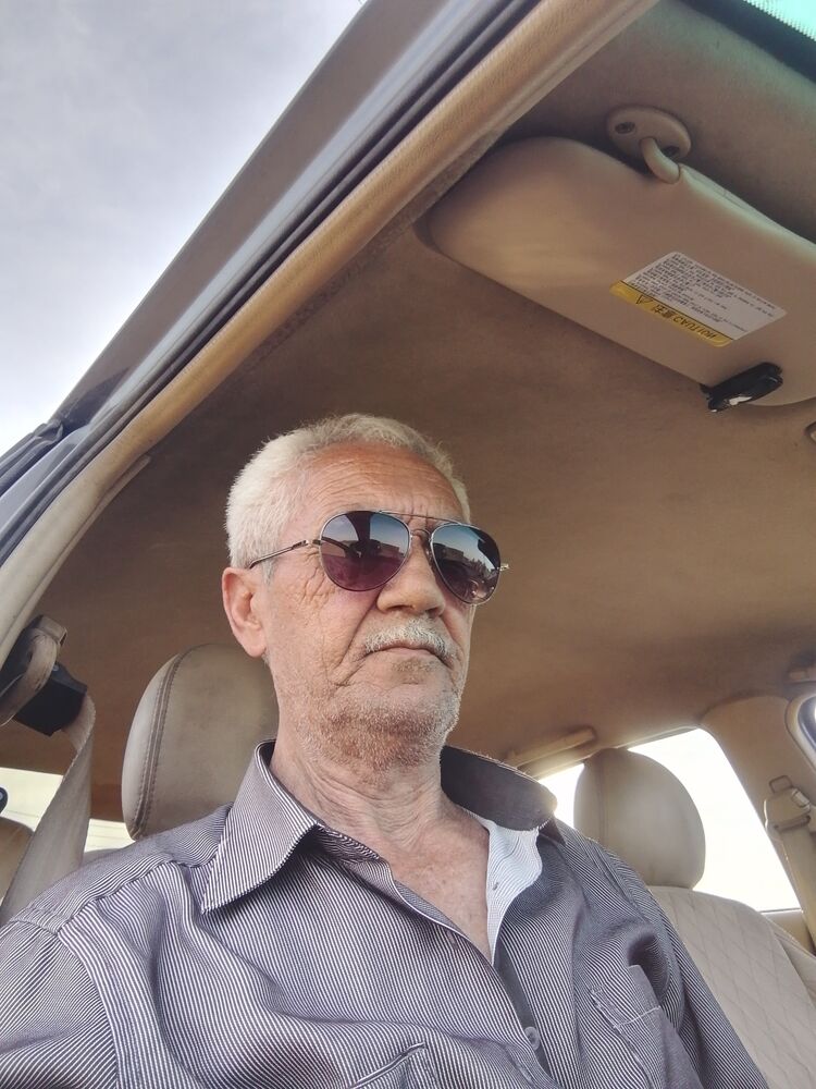  44084977  Tahir, 65 ,    