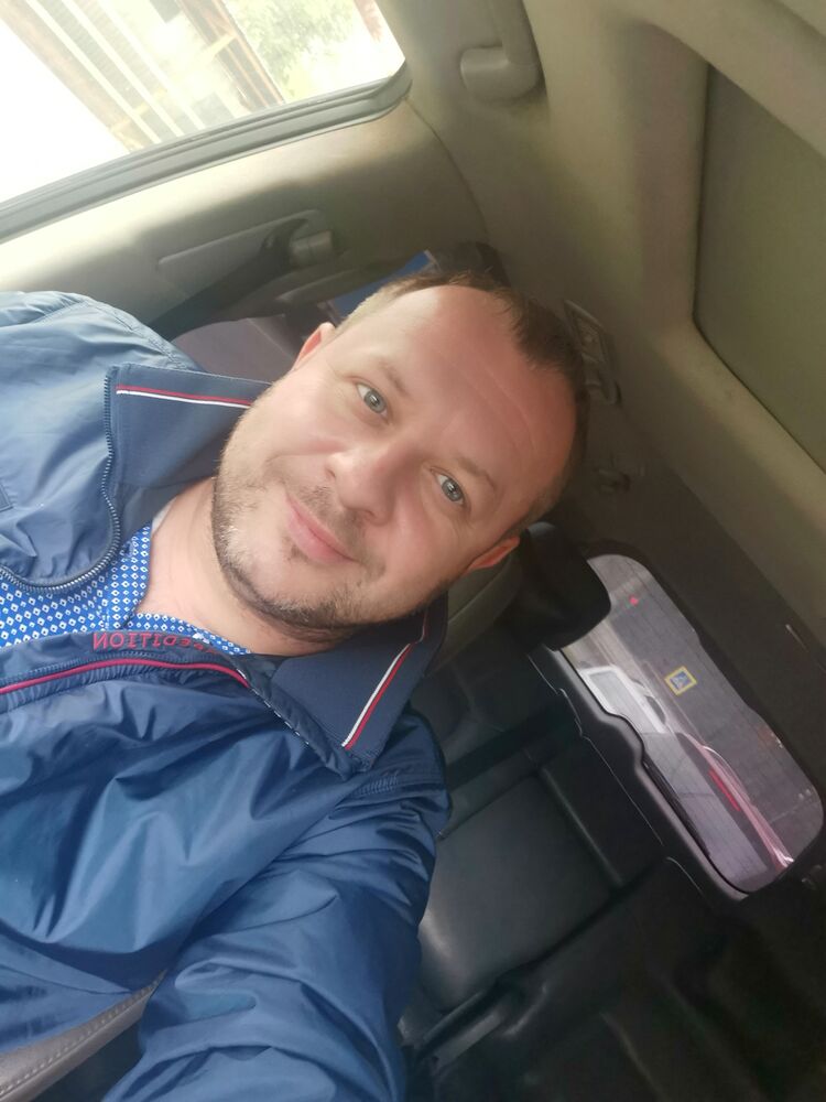  ,   Viktor, 41 ,   ,   