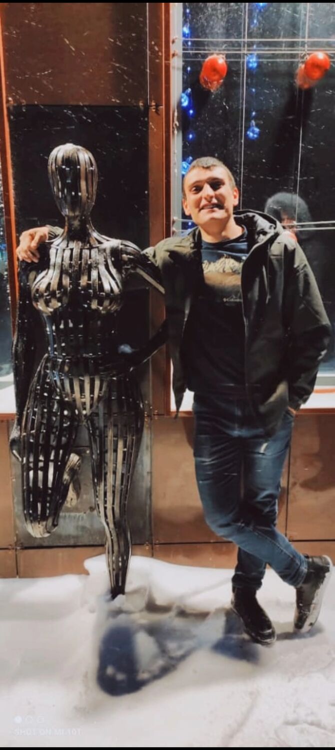  49353447  Leon, 33 ,    