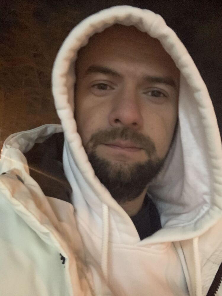  31380687  Denis, 40 ,    