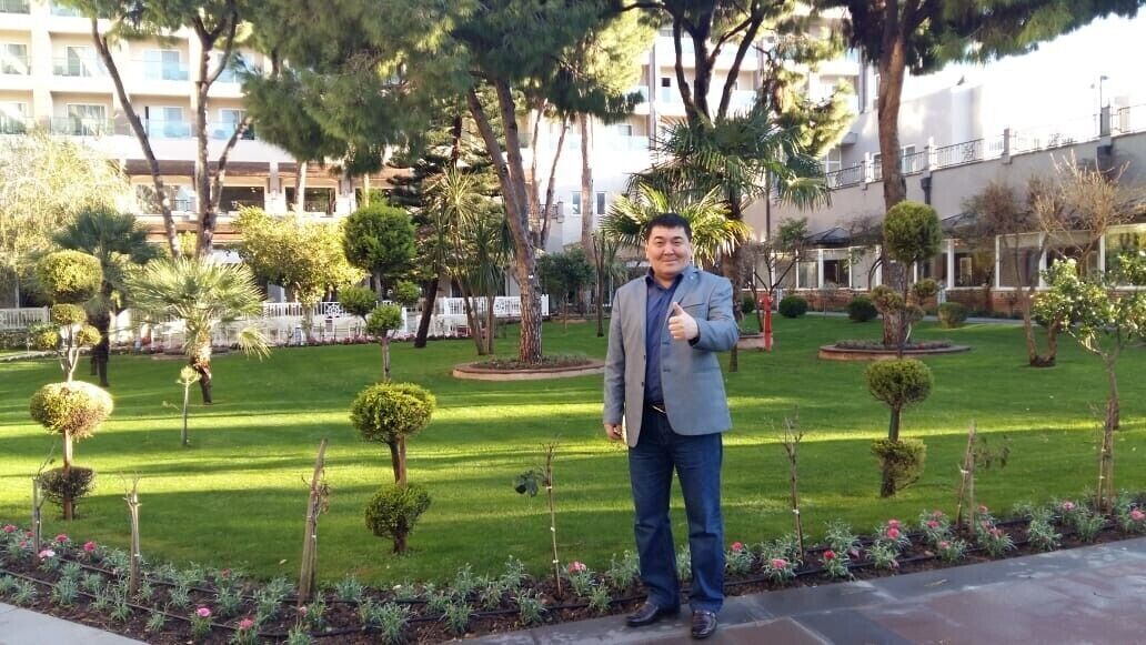  ,   Maxut, 62 ,  